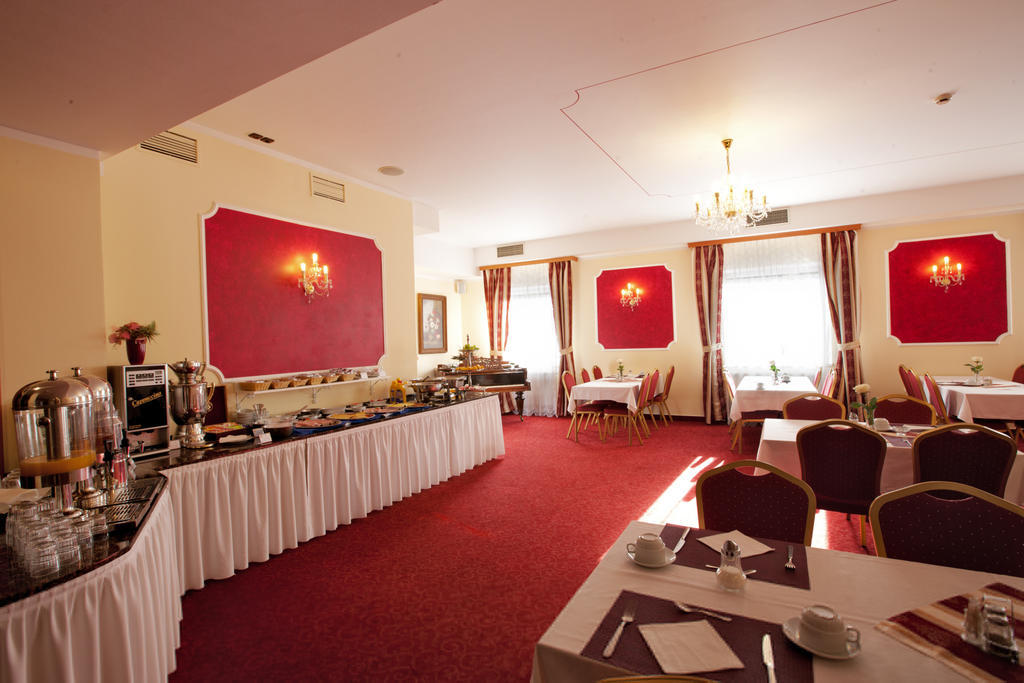 Hotel Savoy Ceske Budejovice Extérieur photo