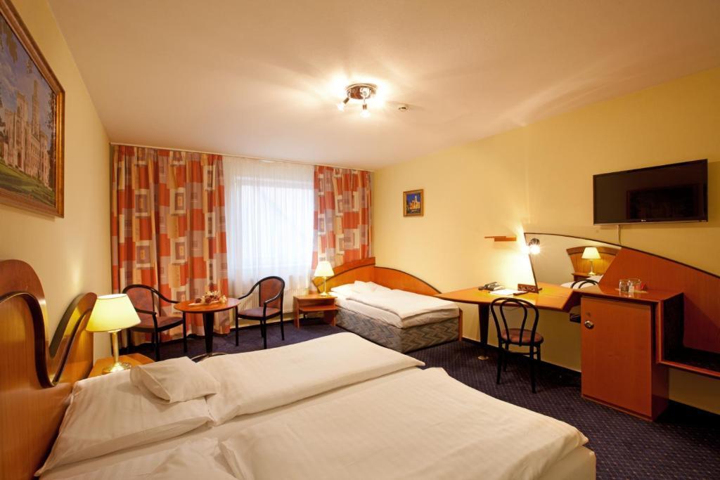 Hotel Savoy Ceske Budejovice Extérieur photo