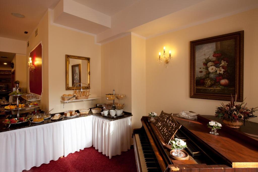 Hotel Savoy Ceske Budejovice Extérieur photo