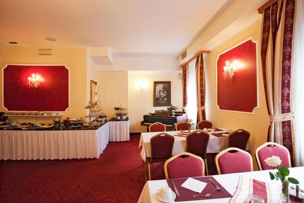 Hotel Savoy Ceske Budejovice Extérieur photo